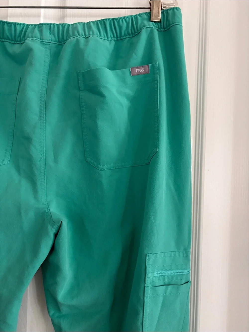 FIGS Teal Utility cargo Scrubs Doctor Nursing Medical Pants Men’s Size Large